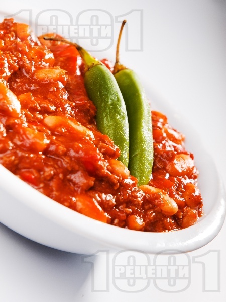 Чили кон карне -  мексиканско ястие с кайма, боб и домати - снимка на рецептата